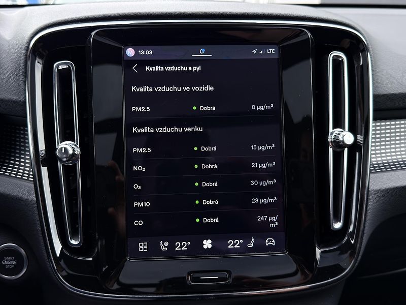 Volvo XC40 B4 FWD // ULTRA // REZERVACE - fotka 42 z 47
