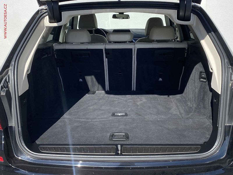 BMW Řada 5 (2018) 3.0i 540i xDrive, AT, +ALU - fotka 7 z 22