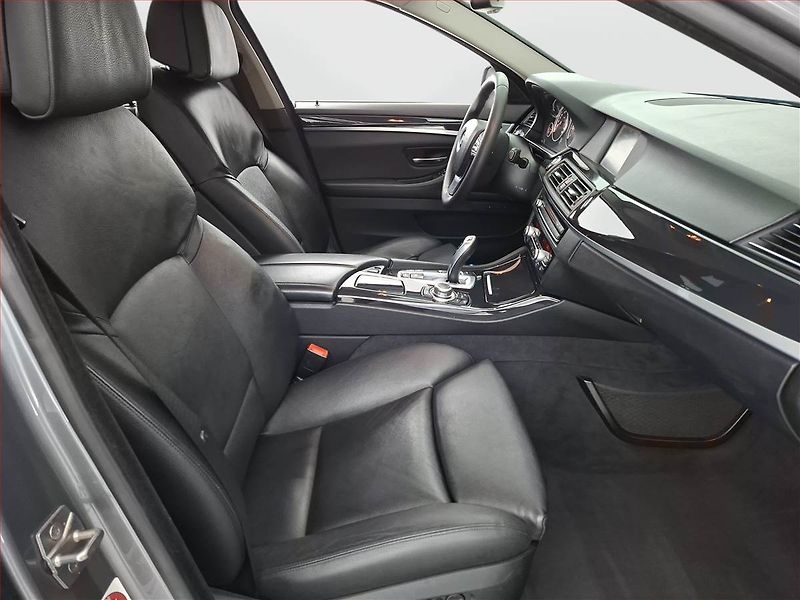 BMW Řada 5 (2012) 525d xDrive, 4X4, Automat - fotka 9 z 21