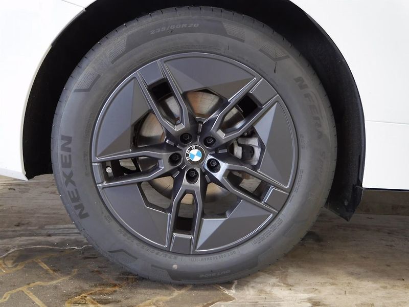BMW iX xDrive45 HuD DA+ Taž Venti - fotka 5 z 7