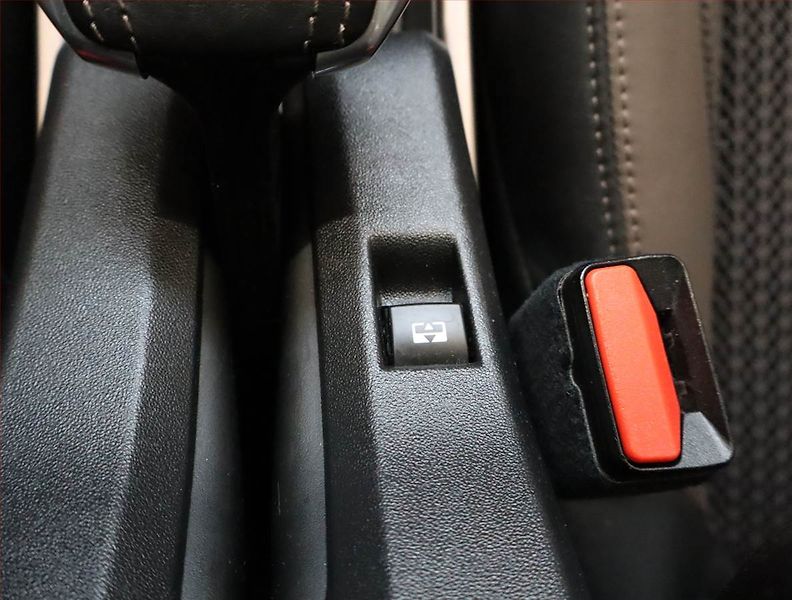 Peugeot 2008 (2013) 1.6 e-HDi, Automat, Navi - fotka 18 z 22
