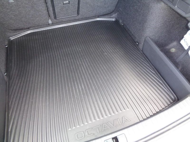 Škoda Octavia 1.5 TSI DSG Top Selection mHEV - fotka 25 z 30