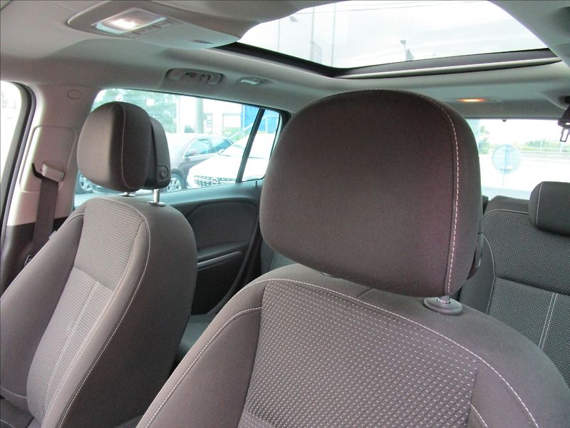 Opel Zafira Tourer 1.6CDTi aut. Klima, pan - fotka 15 z 42