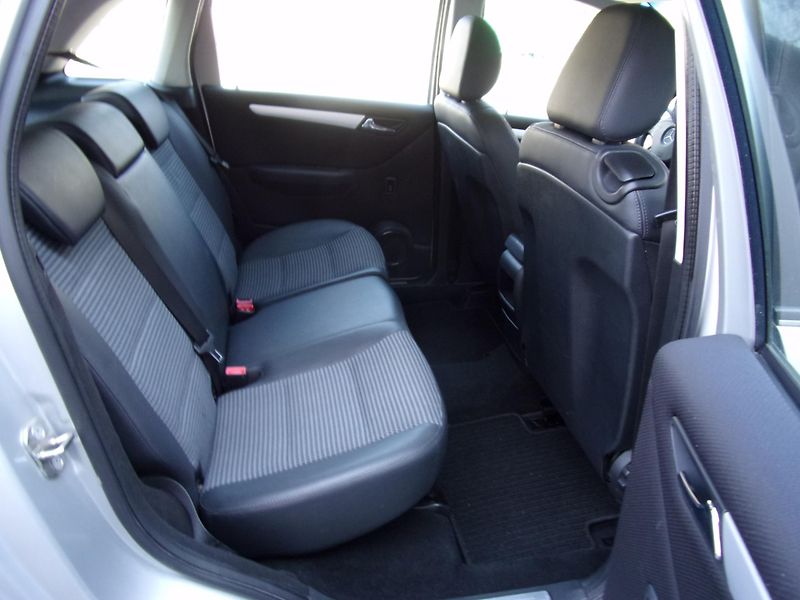 Mercedes-Benz Třídy B 200 CDi 103kW SPORT 130 000 KM - fotka 16 z 20