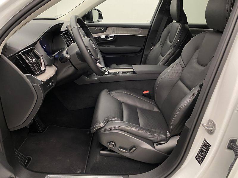 Volvo XC90 T8 AWD RECHARGE DARK REZERVACE - fotka 3 z 67