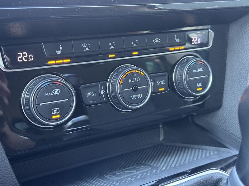 Volkswagen Passat (2020) 2.0TDi MAN Business RZV - fotka 36 z 50