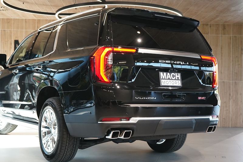 GMC Yukon (2026) Denali 6.2 V8 - fotka 11 z 59