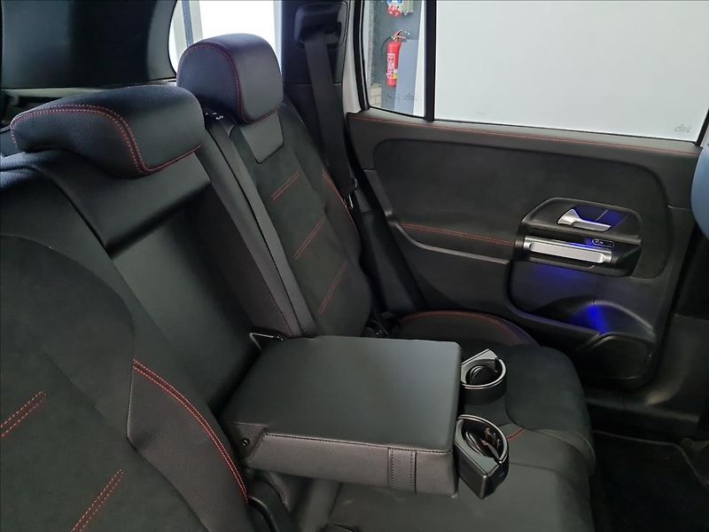 Mercedes-Benz GLB 200 4MATIC AMG Line - fotka 20 z 22