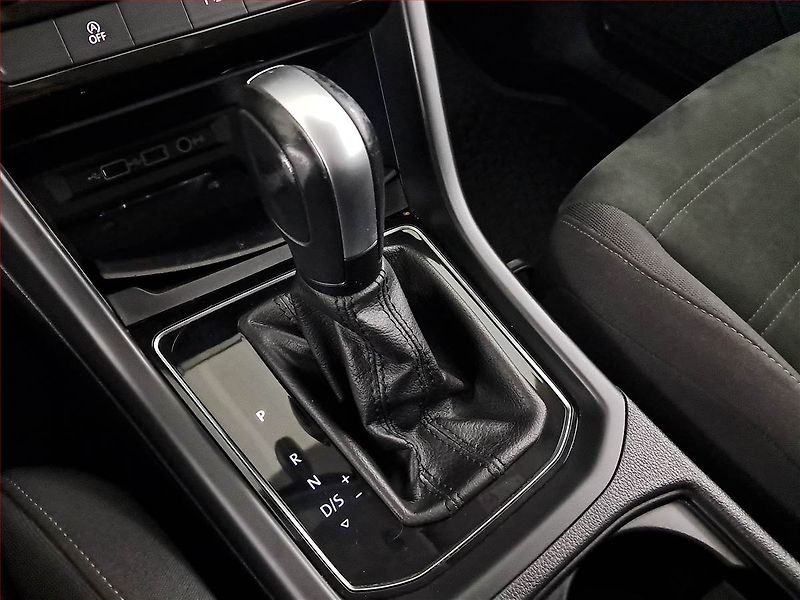Volkswagen Touran (2019) Highline 2.0 TDI, Automat - fotka 13 z 16