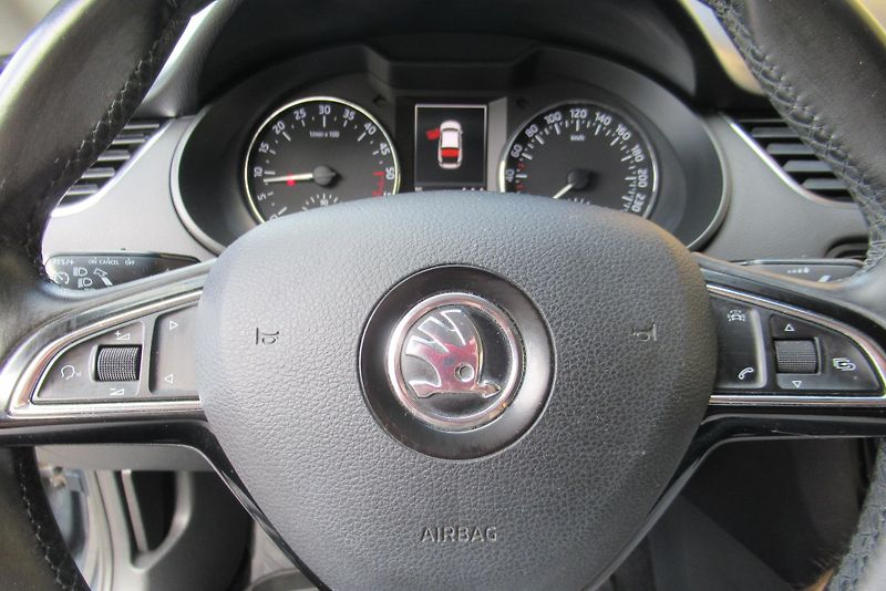 Škoda Octavia 1.6 TDI AUT. KLIMA PŮVOD ČR - fotka 11 z 22
