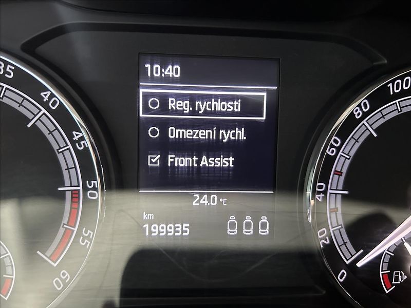 Škoda Karoq 2,0   TDI 110kW,4x4,TAŽNÉ,ČR - fotka 13 z 30