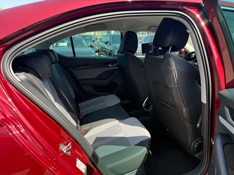 Škoda Octavia Top Selection 1.5 TSI 110kw DS - fotka 22 z 26