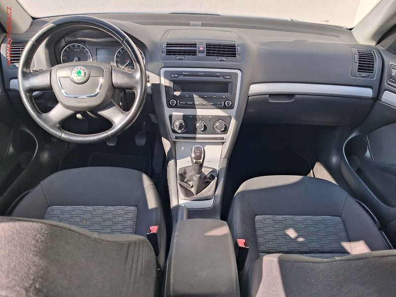 Škoda Octavia (2012) 1.6 TDI, ČR, AC, temp, tažné - fotka 8 z 16