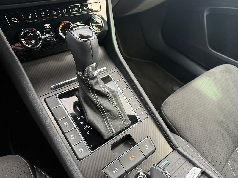 Škoda Superb Sportline  2,0TSI 140kW DSG - fotka 9 z 21