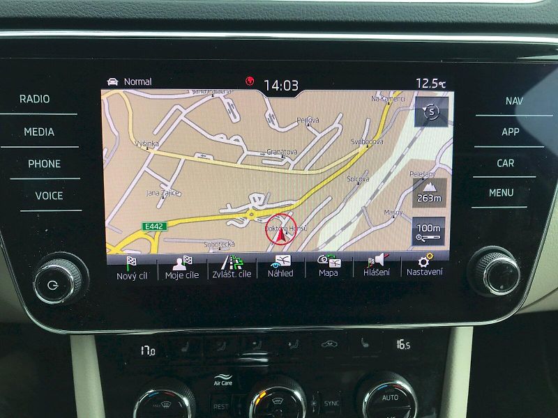 Škoda Superb (2019) Combi  L&K 4x4 2,0 TDI DSG - fotka 11 z 29