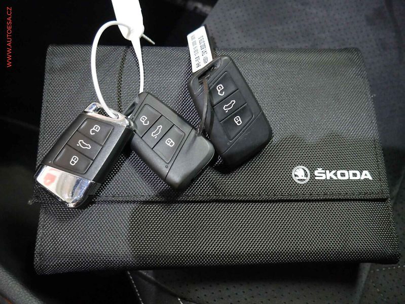 Škoda Superb (2019) 2.0 TDi, ČR, LED, navi - fotka 24 z 24