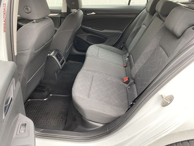Volkswagen Golf (2022) 2.0 TDi, 2.maj,ČR, Life, LED - fotka 10 z 17
