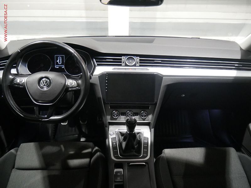 Volkswagen Passat (2015) 2.0TDi, Comfortline - fotka 8 z 17