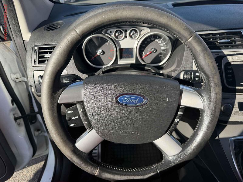 Ford Kuga (2009) 2.0 TDCi, STK10/28 - fotka 12 z 15