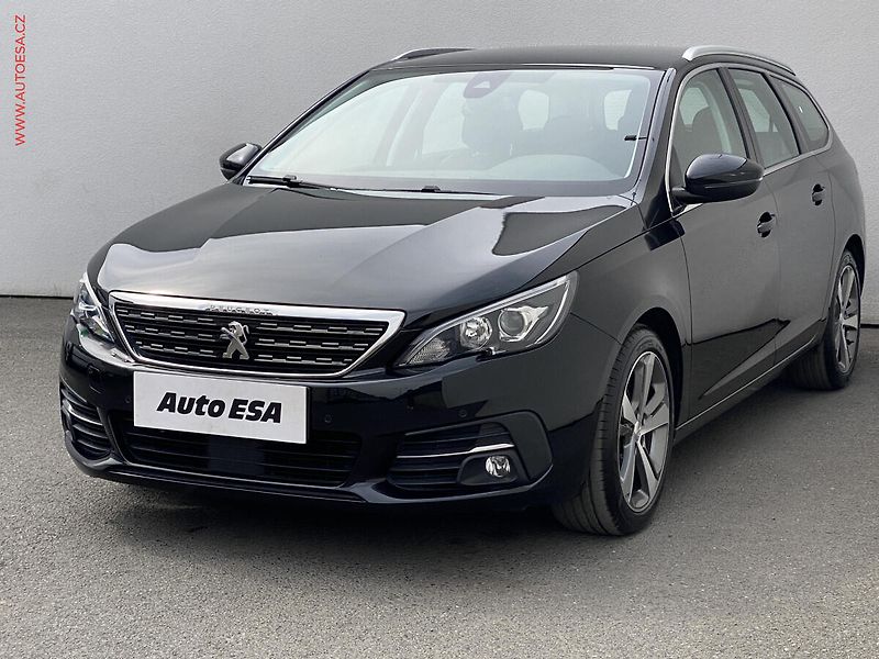 Peugeot 308 (2019) 1.2PT, Allure, navi - fotka 3 z 15