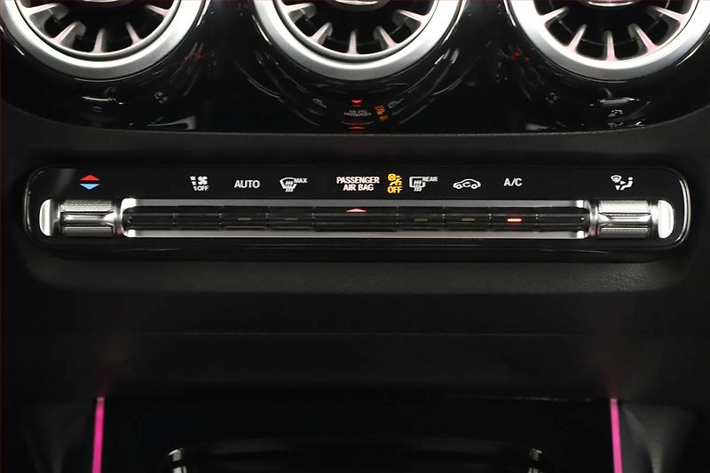 Mercedes-Benz GLA (2026) 220 4MATIC, AMG LINE - fotka 19 z 21