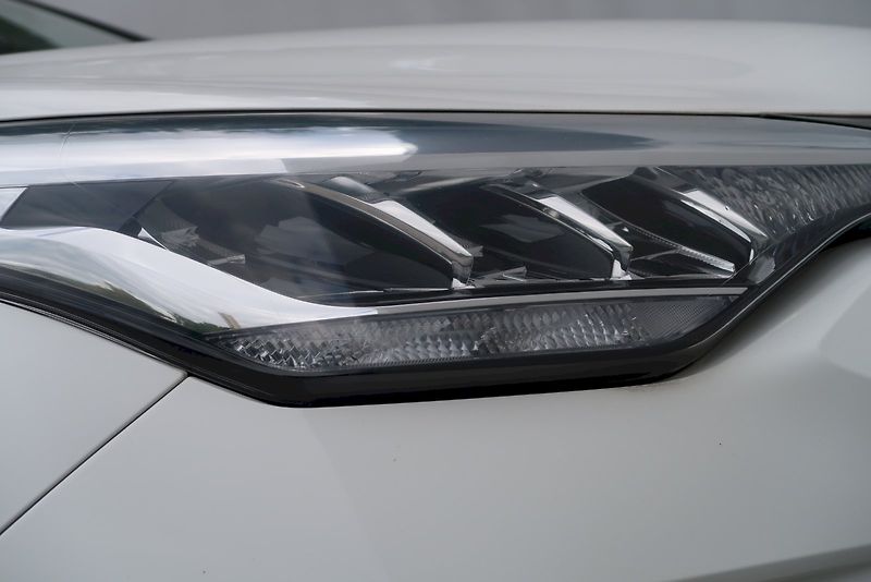 Toyota C-HR (2022) 1,8 Hybrid 90kW e-CVT Comfort - fotka 32 z 34