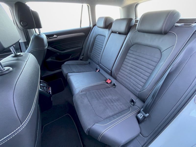 Volkswagen Passat (2021) 1.5 TSI 110 kW DSG Elegance Pl - fotka 23 z 31