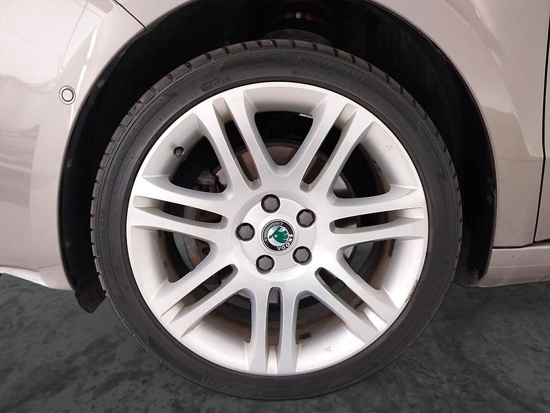 Škoda Superb (2010) Elegance 2.0 TDI, Automat - fotka 15 z 24