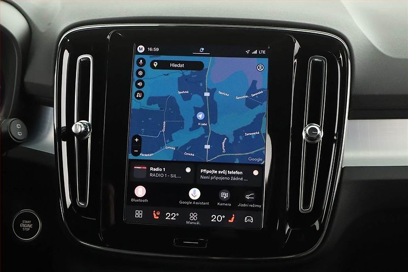 Volvo XC40 (2026) B3 - fotka 16 z 23