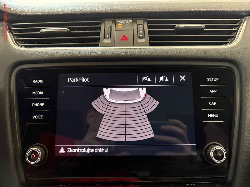 Škoda Octavia (2017) 1.6TDI, ČR, Style, LED - fotka 13 z 15