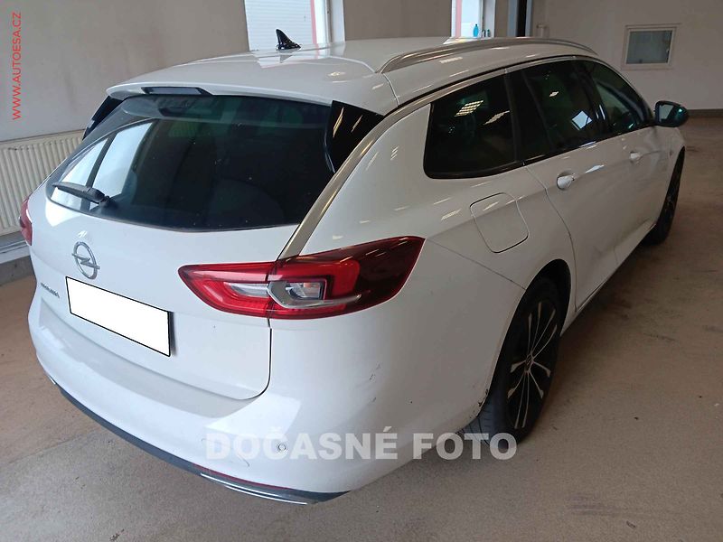 Opel Insignia (2021) 2.0 D - fotka 2 z 3