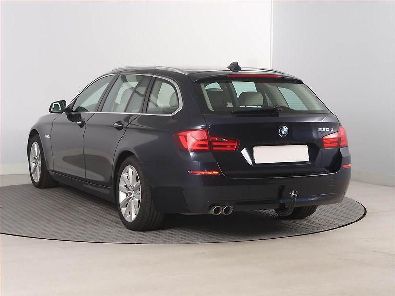 BMW Řada 5 (2010) 530d, Automat, Navi, Bi-Xenony - fotka 4 z 19