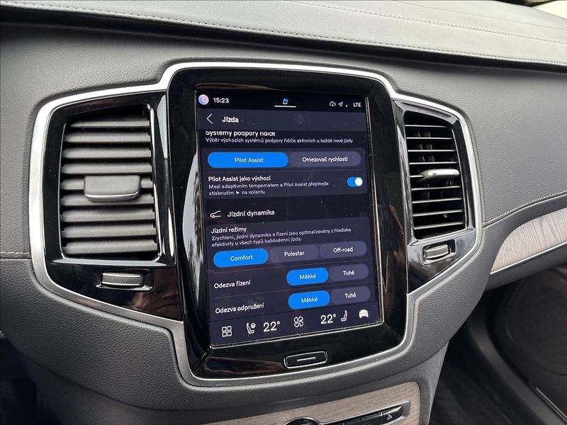 Volvo XC90 2,0 B5 AWD Plus Dark - fotka 39 z 46