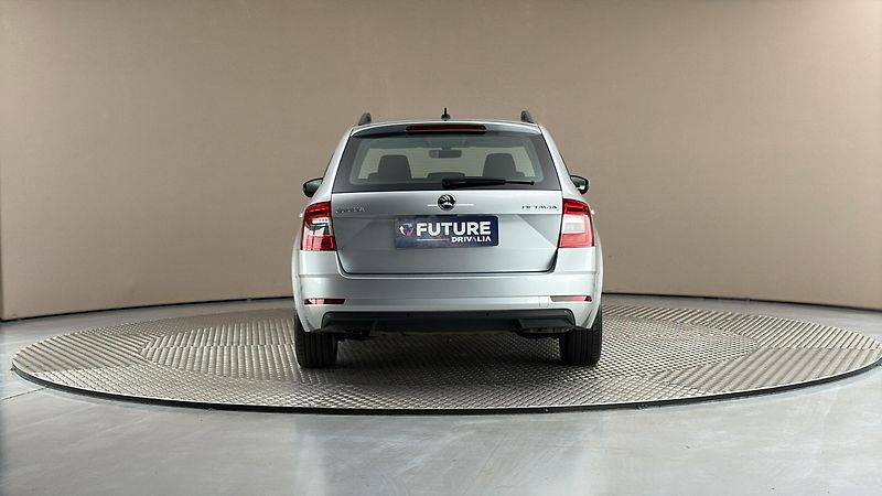 Škoda Octavia 1.6 TDI Ambition Combi - fotka 5 z 24