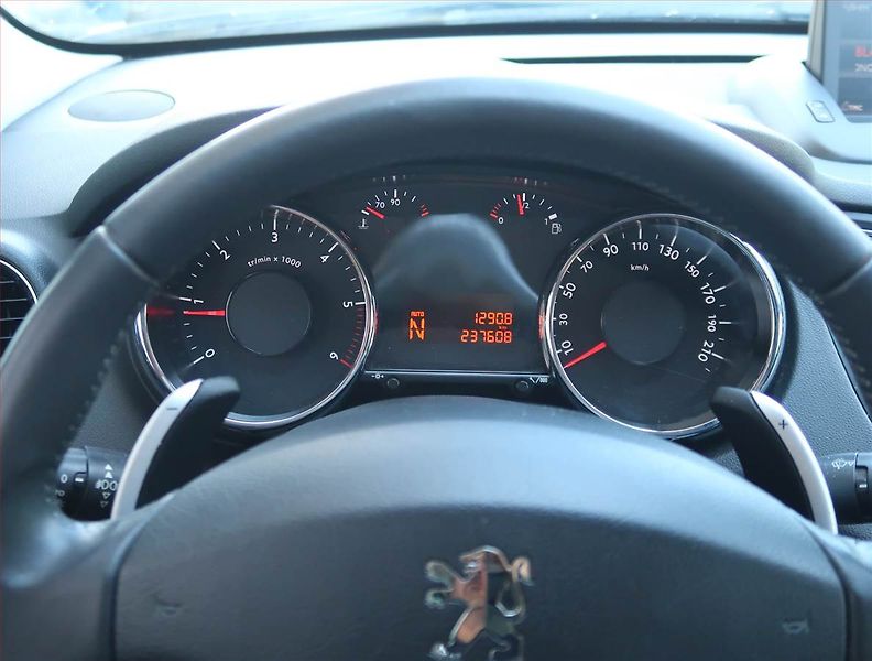 Peugeot 5008 (2014) Active Pack 1.6 HDi, Automat - fotka 11 z 16