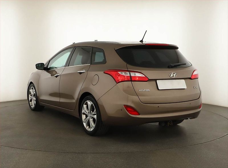 Hyundai i30 (2012) 1.6 GDI, Xenony, Tempomat - fotka 4 z 14