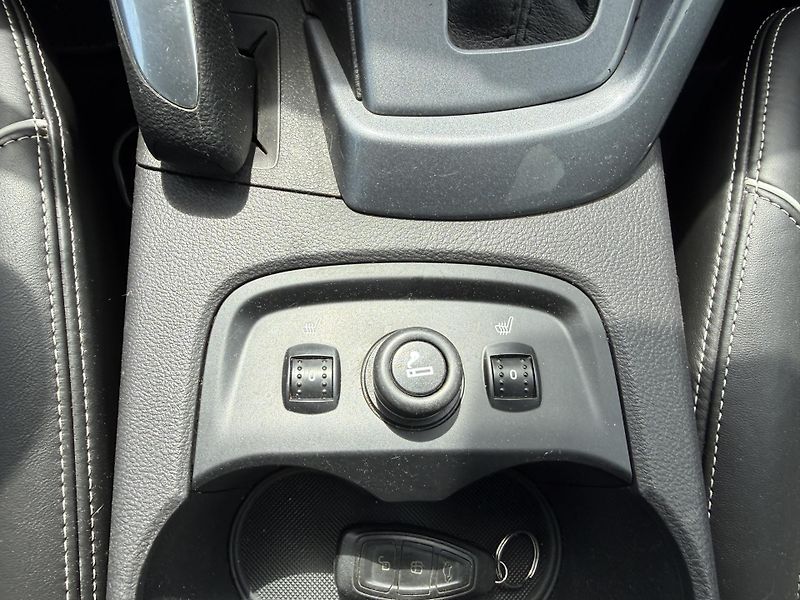 Ford Focus 2,0TDCI 120 kW AUTOMAT - fotka 21 z 23
