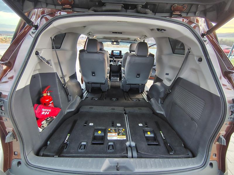 Toyota Sienna (2021) XLE 2.5 HYBRID AWD, 7 MÍST - fotka 12 z 14