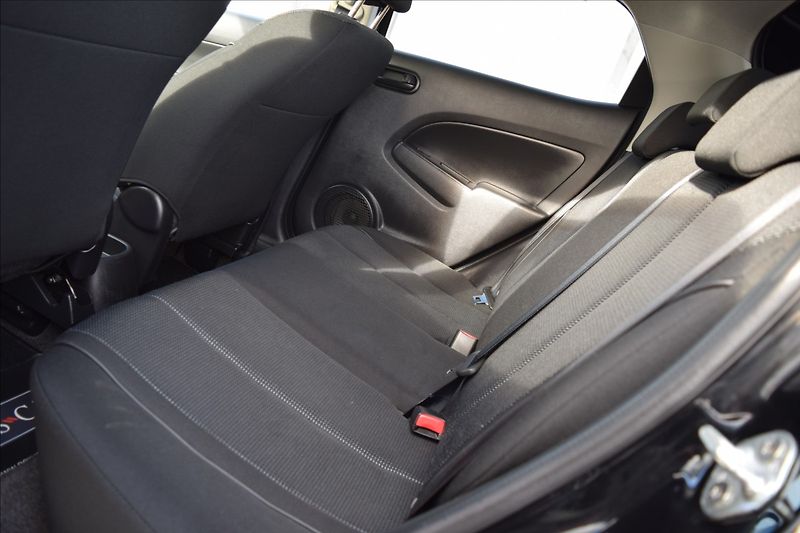 Mazda 2 1,5 MZR 76KW VÝHŘEV KLIMA - fotka 16 z 38