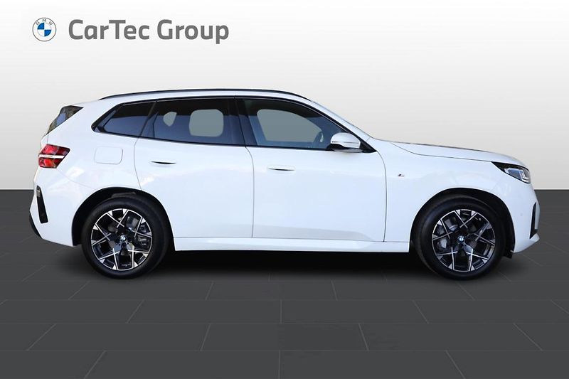 BMW X3 xDrive 40d - fotka 7 z 30