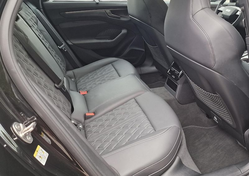 Audi A6 Avant (2025) quattro S-line Vzduch Pano Taž - fotka 47 z 52