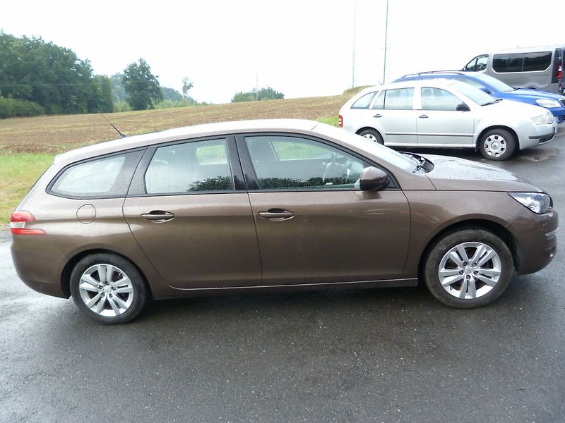Peugeot 308 1,2 PureTech - fotka 4 z 23