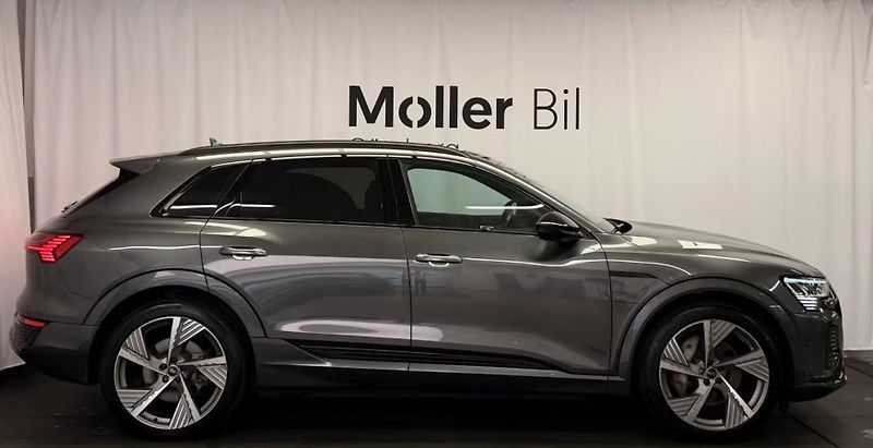 Audi Q8 e-tron 55 Q 360kam Kůže 4 zóny Pano - fotka 2 z 16