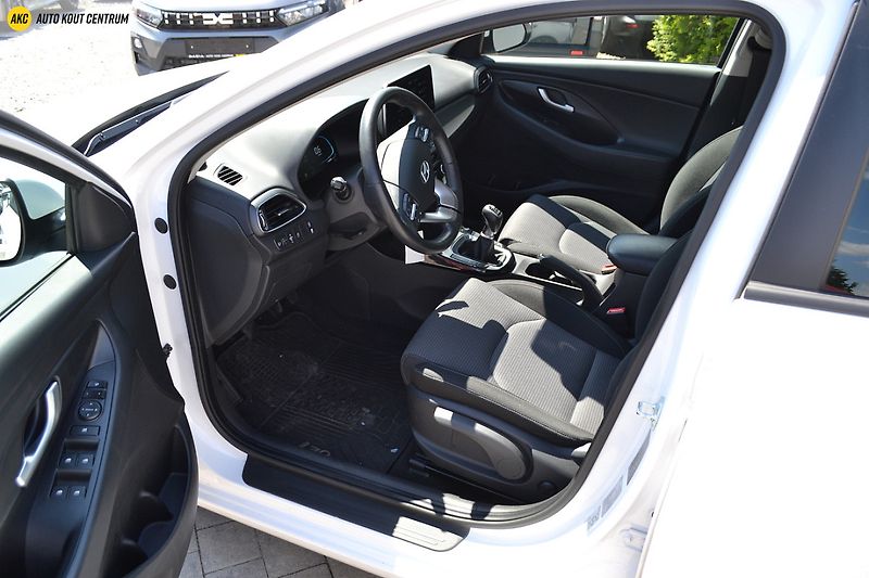 Hyundai i30 WG 1,5I MT SMART FAMILY NAVI - fotka 18 z 43