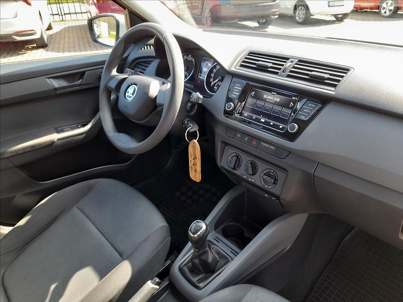 Škoda Fabia 1,0 TSi Trumf - fotka 15 z 18