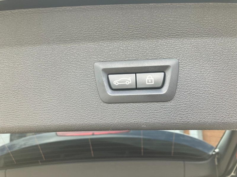 BMW X1 (2016) X-DRIVE 2.0d 140kW HEAD-UP,ČR - fotka 15 z 30