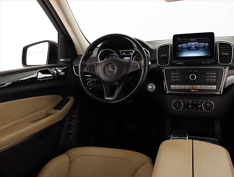 Mercedes-Benz GLS (2016) 500 4MATIC - fotka 7 z 29