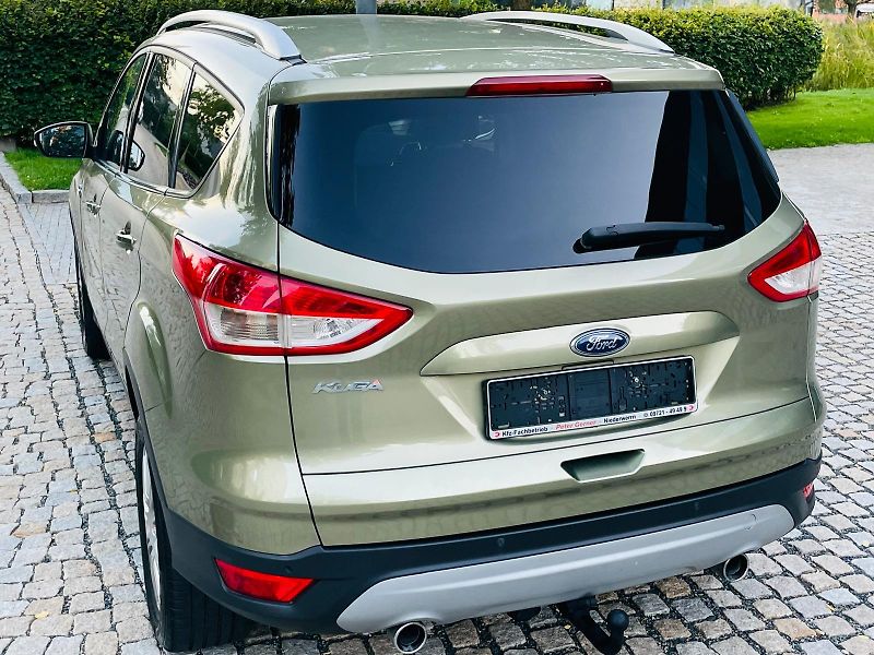 Ford Kuga 2.0TDCi 4x4 MAN TAŽNÉ 1MAJITEL - fotka 16 z 47