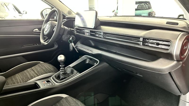 Jeep Avenger 1.2i 100k Longitude MT6 - fotka 10 z 13