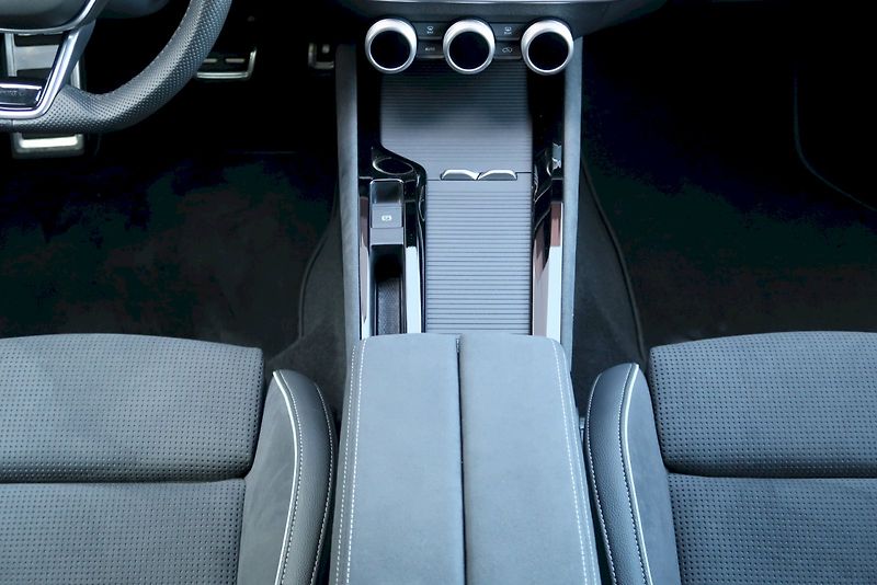 Škoda Superb (2025) Combi SportLine  2,0 TSi/150 k - fotka 12 z 33